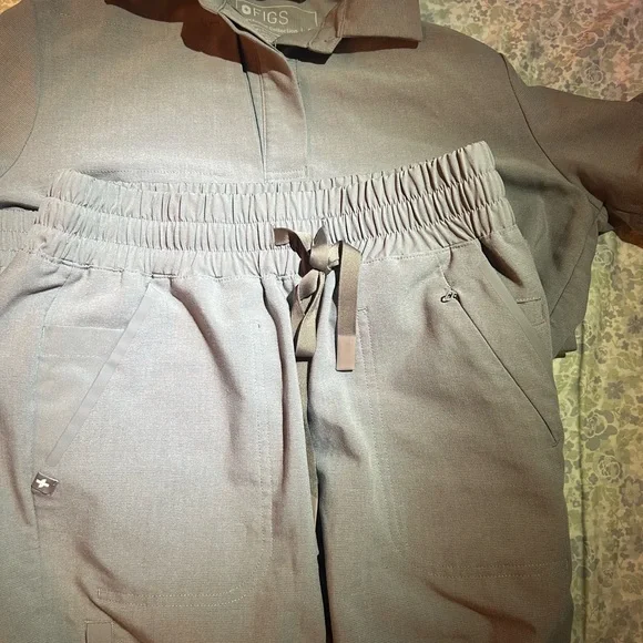 Figs large scrub bundle! - Picture 4 of 4